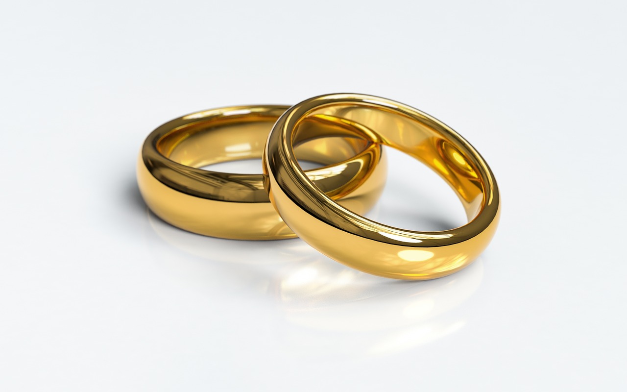 Gold wedding rings. Image: Arek Socha , Pixabay